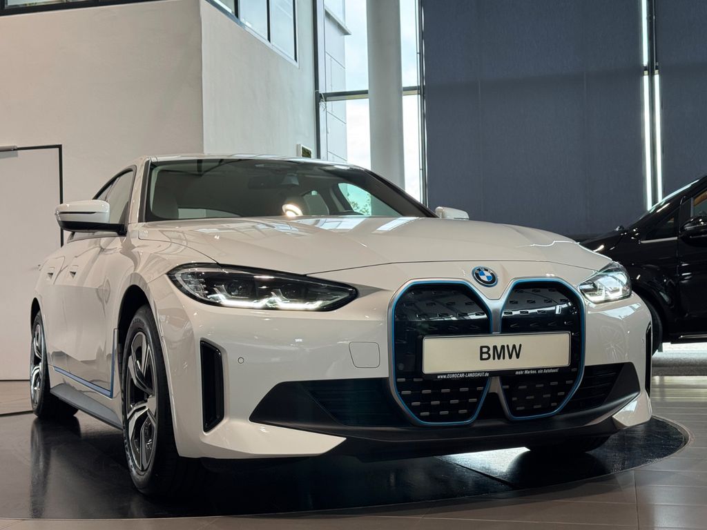BMW i4 40 eDrive CockpitProf. DrivingA Prof. HUD ACC