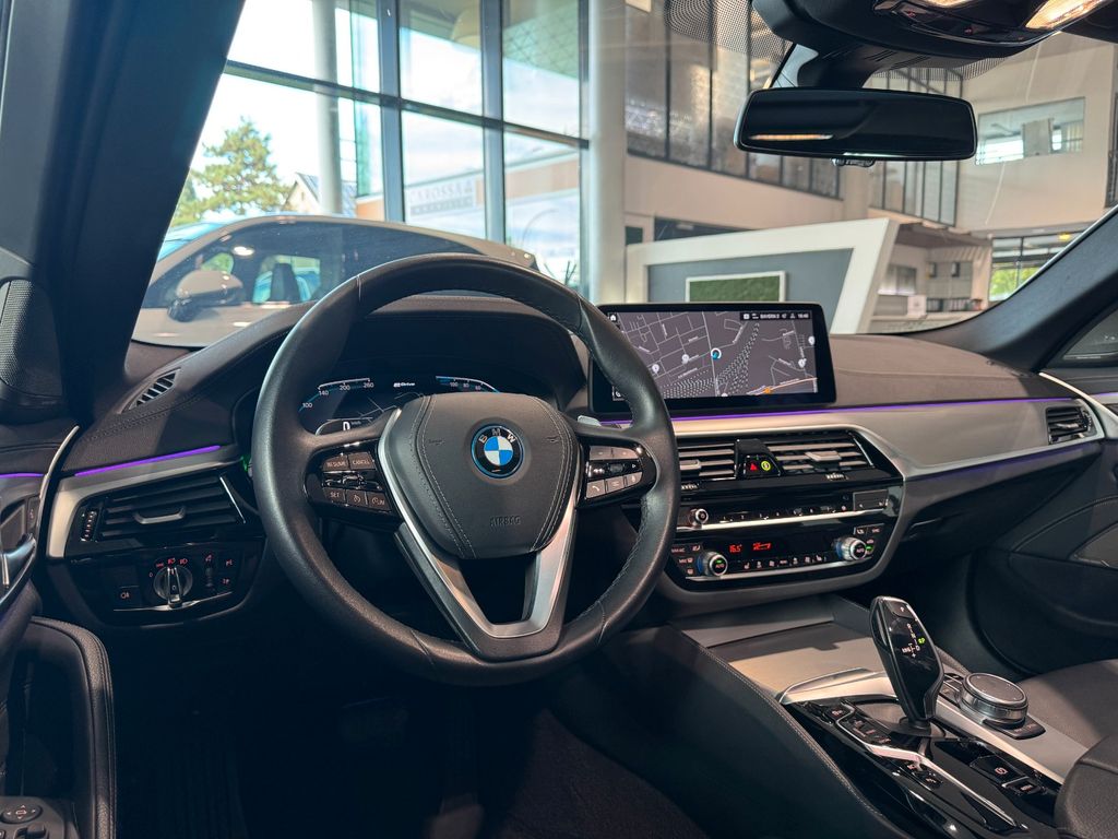 BMW 530e Lim. Luxury CockpitProf Leder eGSD H&K DDC