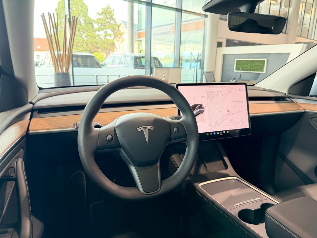 Tesla Model Y AWD Long Range Full Self-Driving FSD 20"