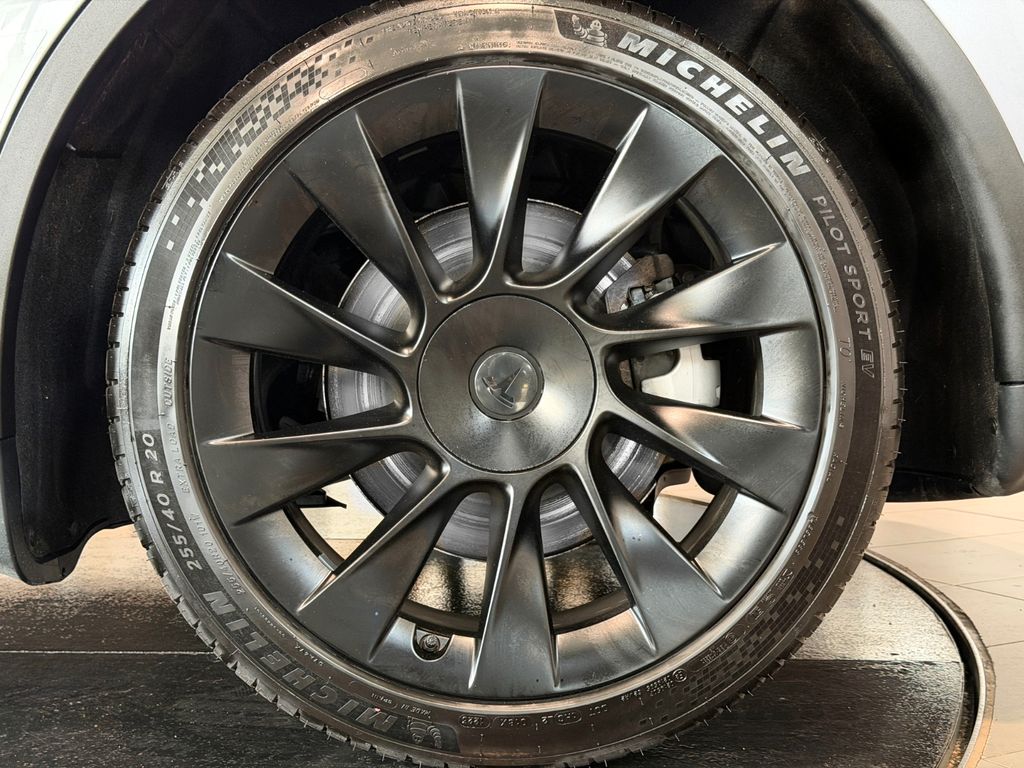 Tesla Model Y AWD Long Range Full Self-Driving FSD 20"