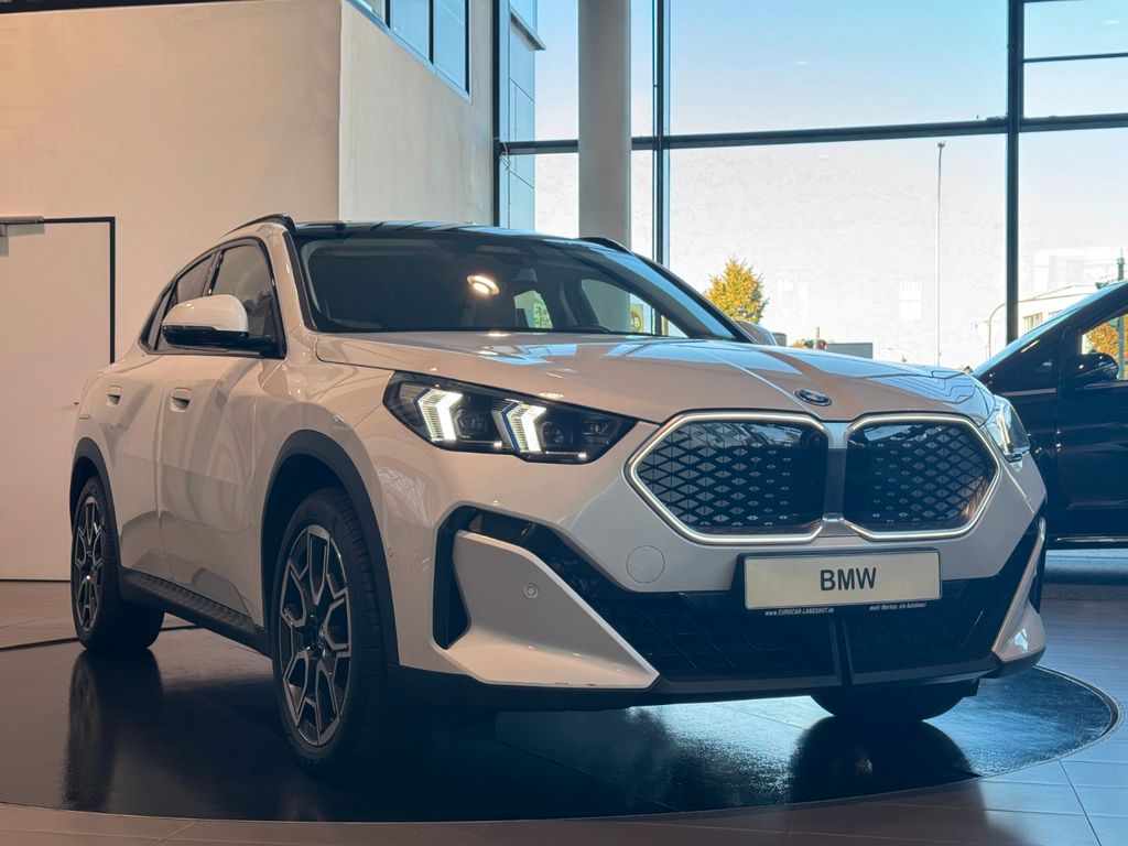 BMW iX2 xDrive30 InnovP Memory Pano H&K ACC AHK 360°