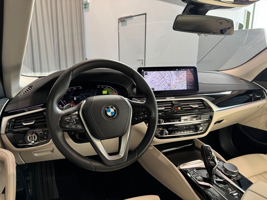 BMW 530i Luxury CockpitProf Memory Leder Kamera HUD