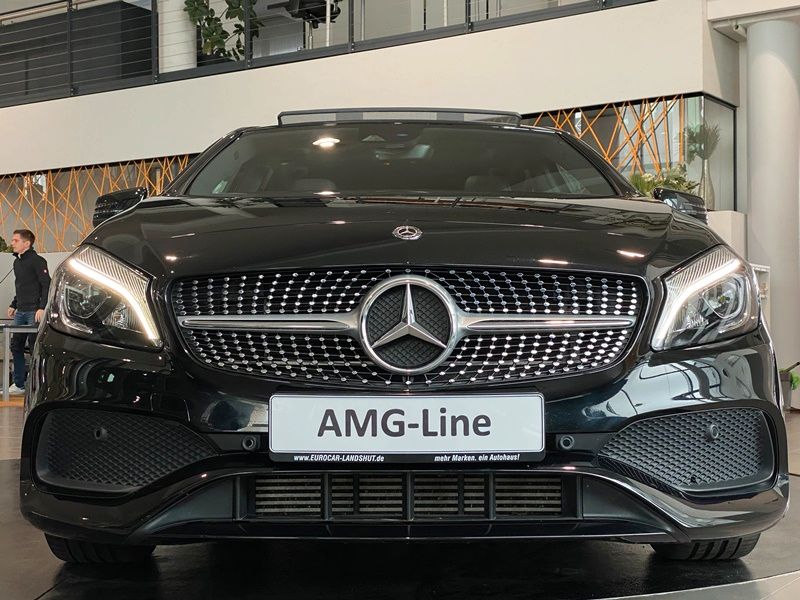 Mercedes-Benz A 220 4Matic AMG-Line Navi Pano LED Kamera Shzg