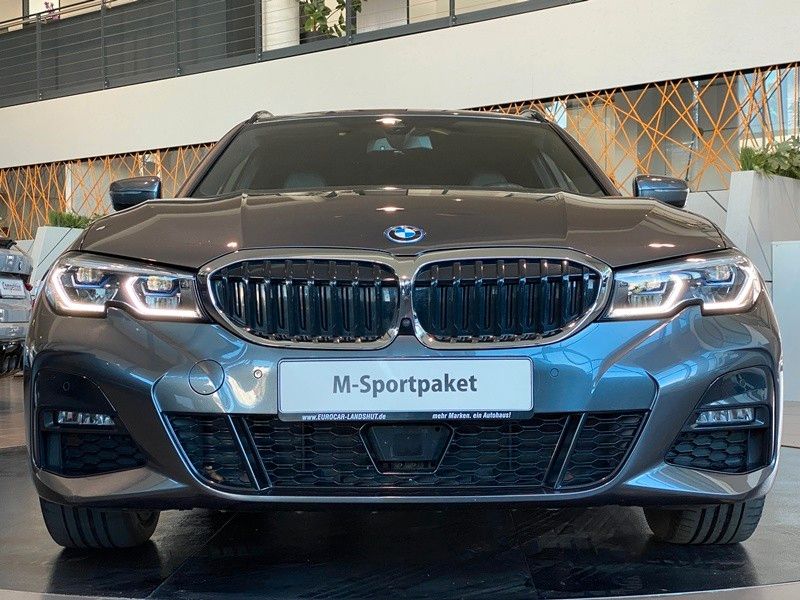 BMW 330e xDr M-Sport Laser HUD Memory SView AHK ACC