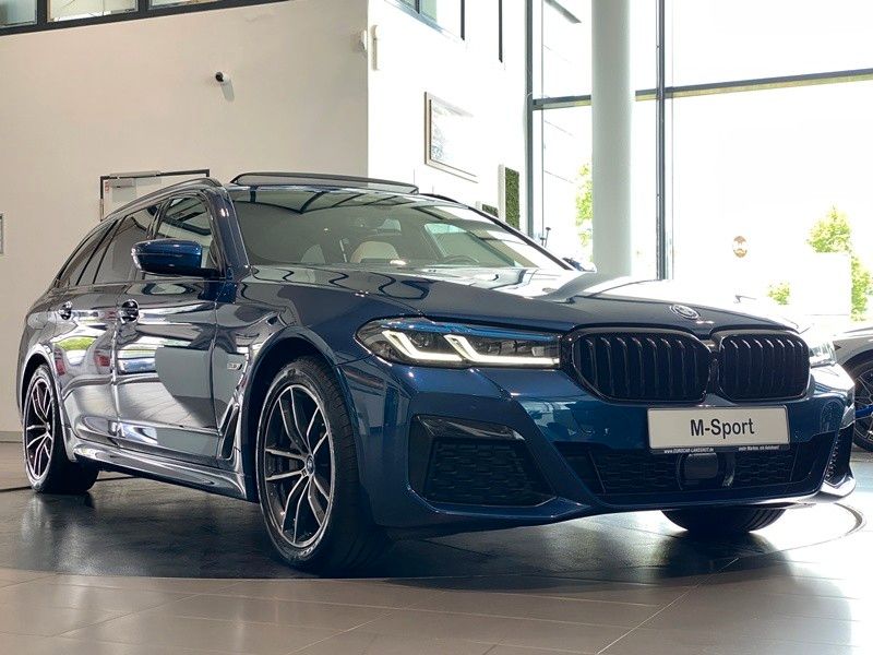 BMW 530e xDr M-Sport Laser Sbel Pano HUD AHK ACC B&W