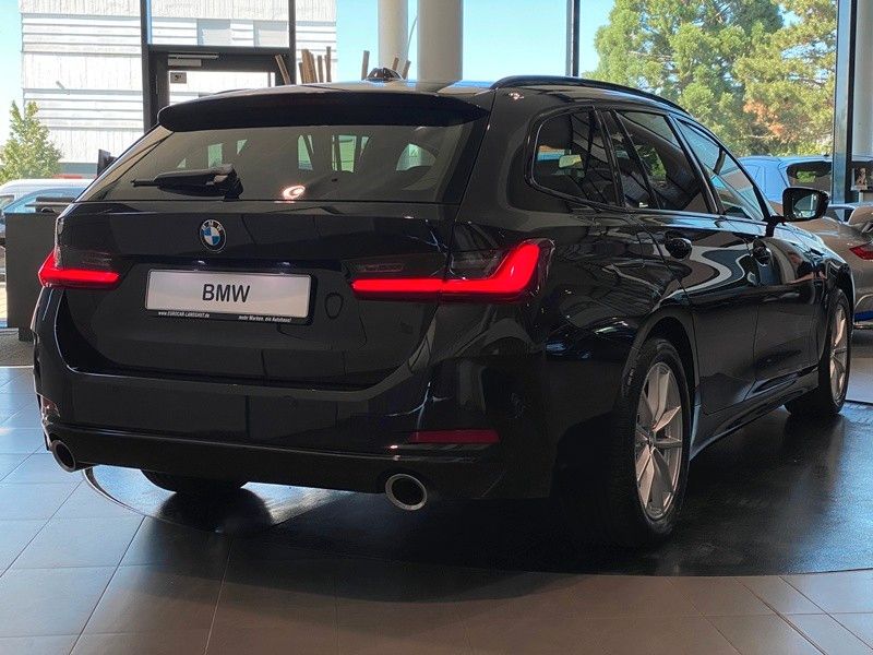 BMW 320d Touring xDrive Curved DrivingA. DAB Shz LED