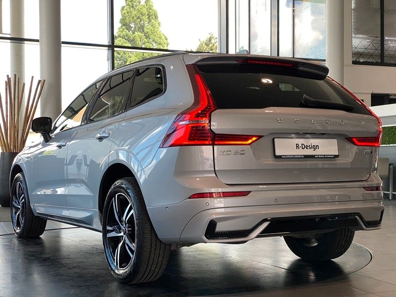 Volvo XC 60 AWD R-Design Sthz Pano Memory H&K ACC AHK