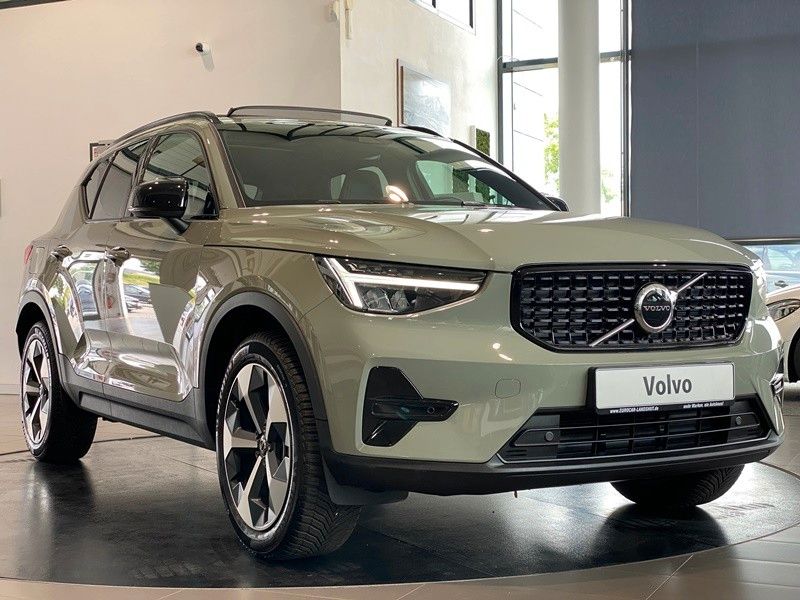 Volvo XC40 T2 Plus Dark Navi Pano Memory LED H&K 19"