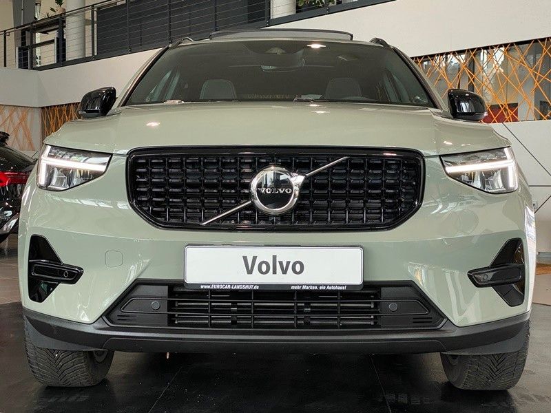 Volvo XC40 T2 Plus Dark Navi Pano Memory LED H&K 19"