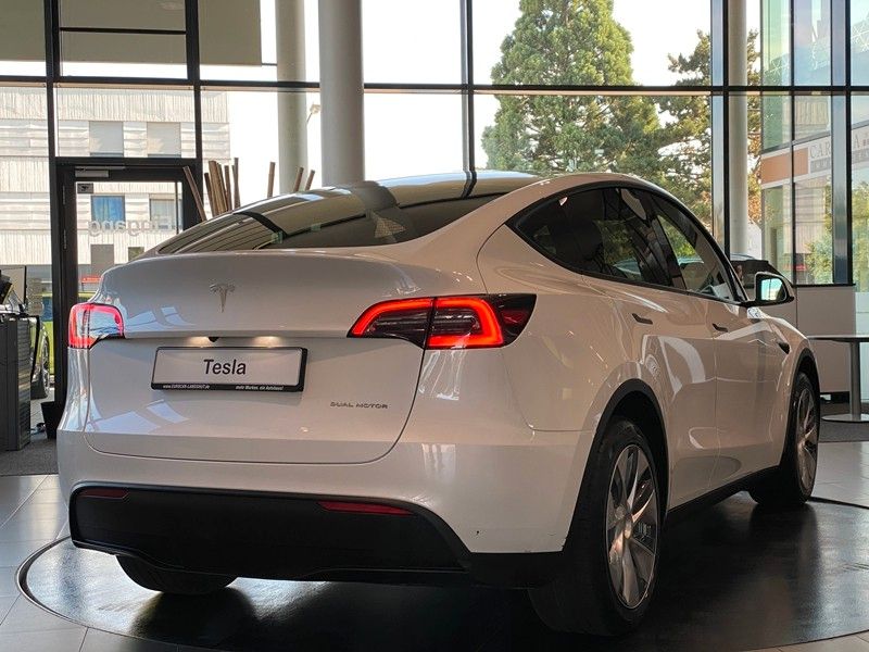 Tesla Model Y AWD Long Range Dual Motor Panorama LED