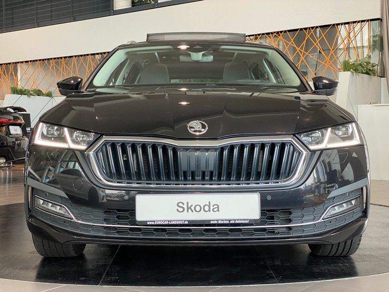 Skoda Octavia 2.0 TDI First Edit. Sthz Matrix Sbel ACC