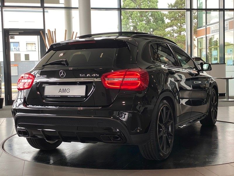 Mercedes-Benz GLA45 AMG Driver&apos;sP COMAND Memory H&K Sportabgas