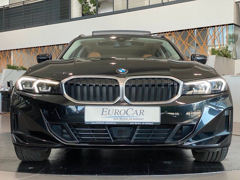 BMW 318d Touring Curved DrivingA Kamera Pano HUD ACC