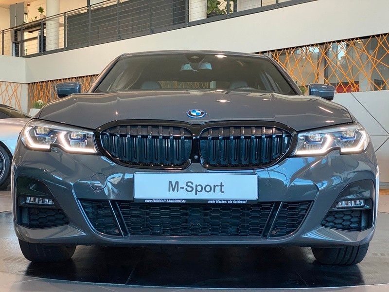 BMW 330e xDr M-Sport Carbon Laser Memory H&K HUD AHK