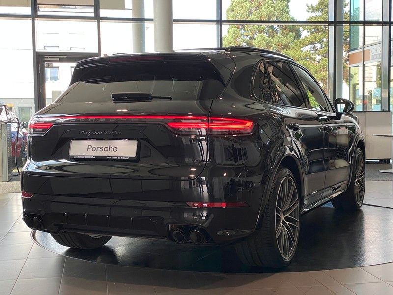 Porsche Cayenne Turbo SportDesign Sbel Carbon InnoD. AHK