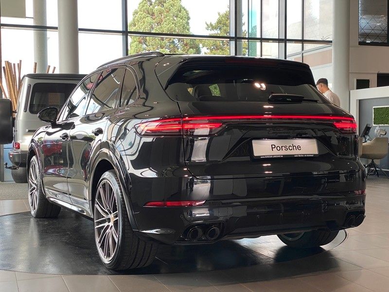 Porsche Cayenne Turbo SportDesign Sbel Carbon InnoD. AHK