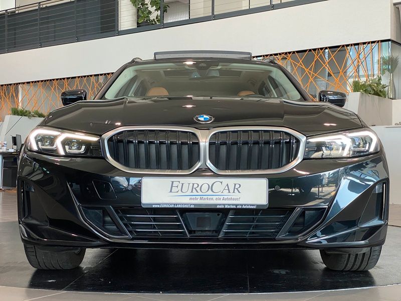 BMW 318d Touring Curved DrivingA Kamera Pano HUD ACC