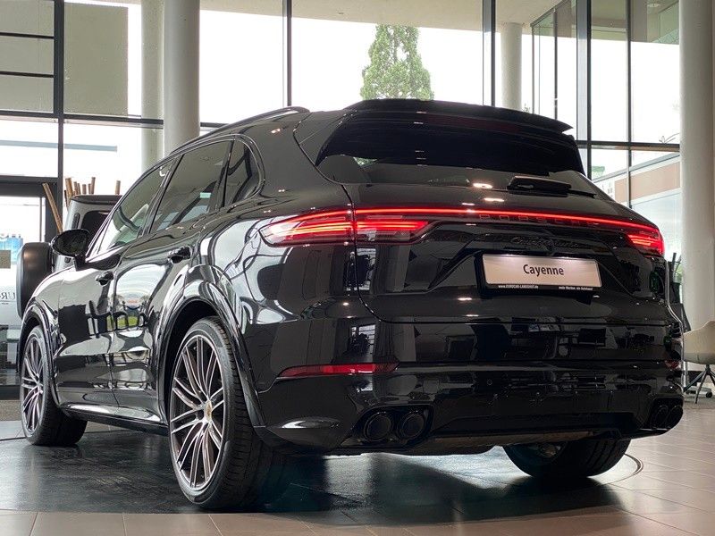 Porsche Cayenne Turbo SportDesign Sbel Carbon InnoD. AHK
