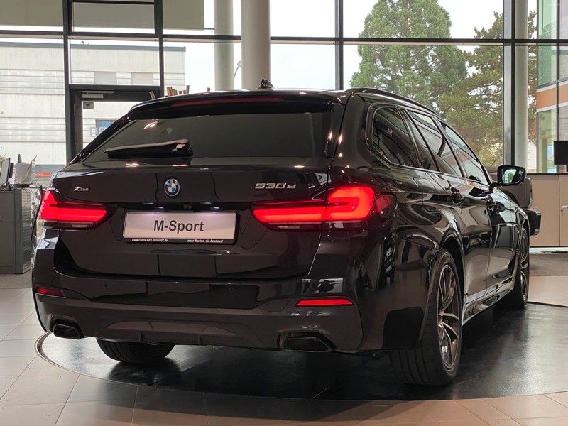 BMW 530e xDr M-Sport Laser Memory SView HUD AHK ACC