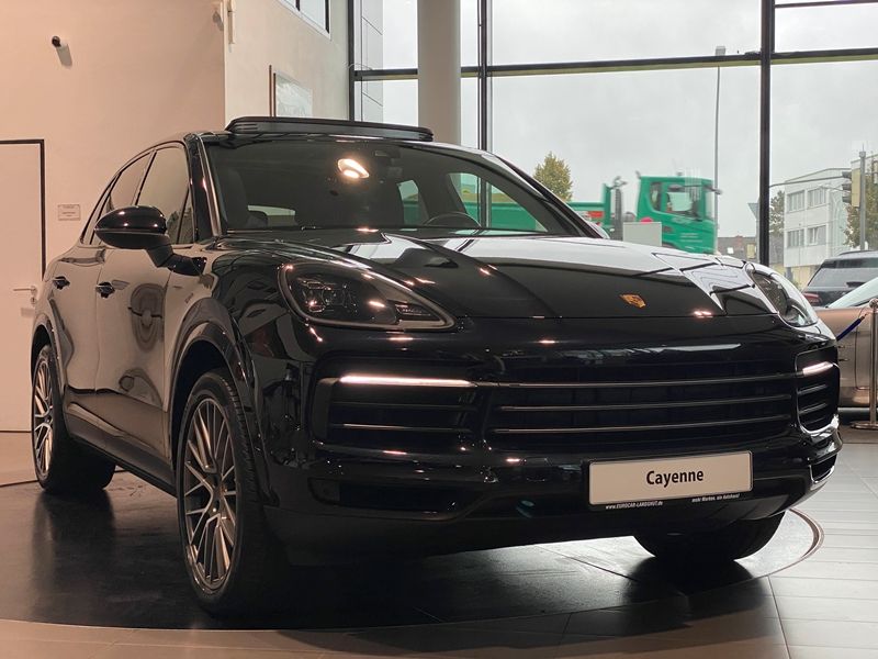 Porsche Cayenne Platinum Edition PCM PDLS Pano Sthz 21"