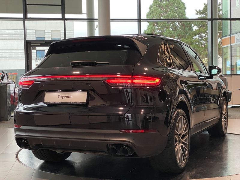 Porsche Cayenne Platinum Edition PCM PDLS Pano Sthz 21"