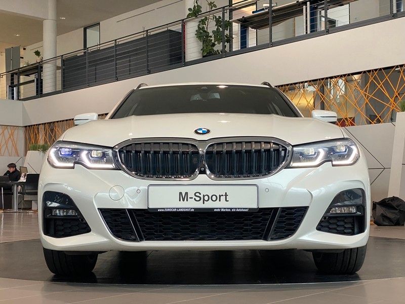 BMW 330e xDr M-Sport Laser SurrView HUD H&K AHK 19"
