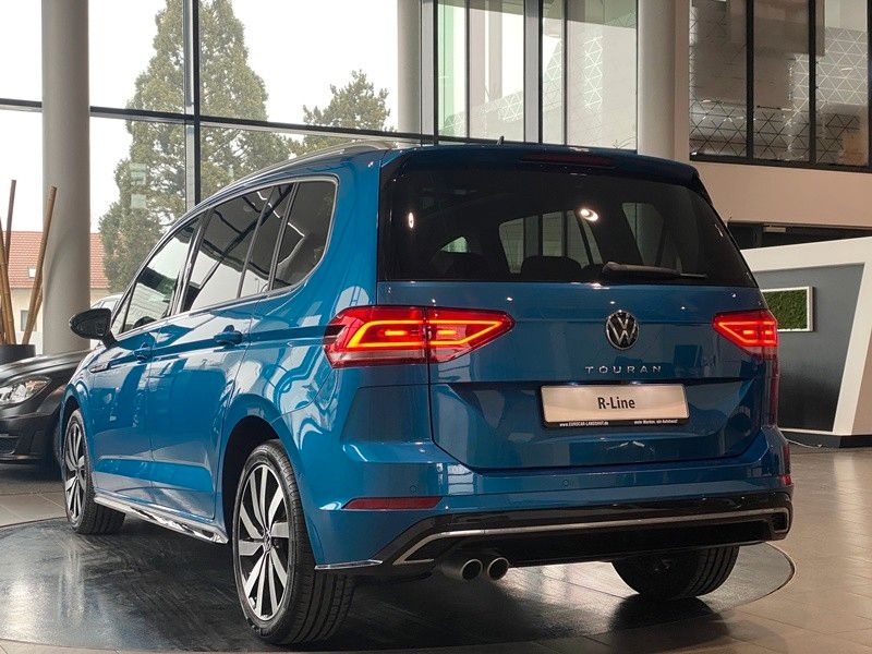 Volkswagen Touran 2.0 R-Line DigiCo Pano ACC Sthz AHK 7S