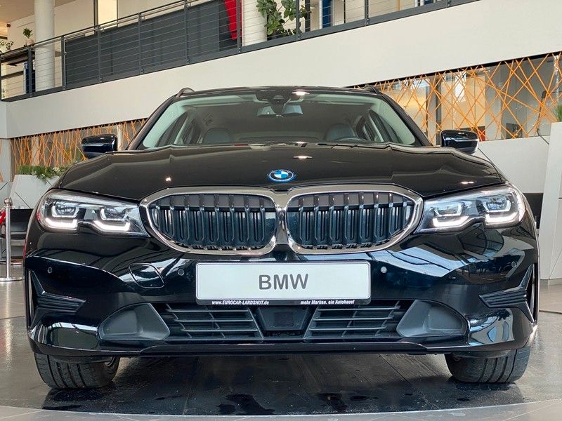 BMW 320e xDrive Advantage CockpitProf LED AHK ACC
