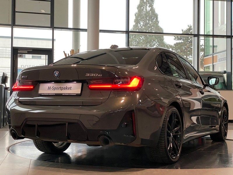 BMW 330e xDr M-Sport Pro Curved M-Sitze eGSD AHK 19"