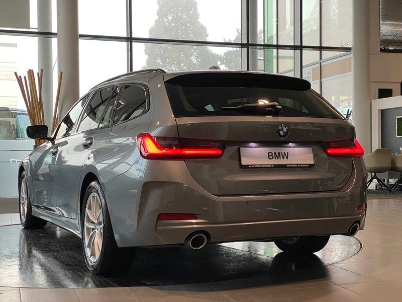 BMW 318d Touring Curved Pano SportS Kam H&K HUD ACC