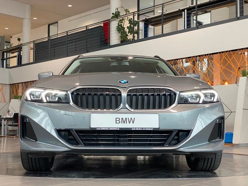 BMW 320d Touring xDrive Curved DrivingA. DAB Shz LED