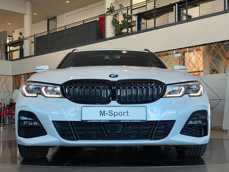 BMW 330i xDr M-Sport Laser Sthz Pano Memory AHK ACC
