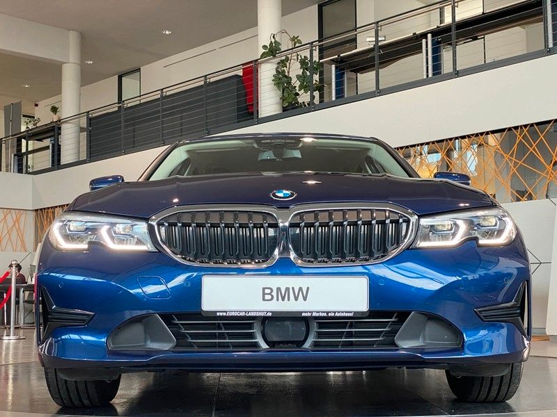 BMW 320d Advantage CockpitPro Laser Sthz Mem HUD ACC