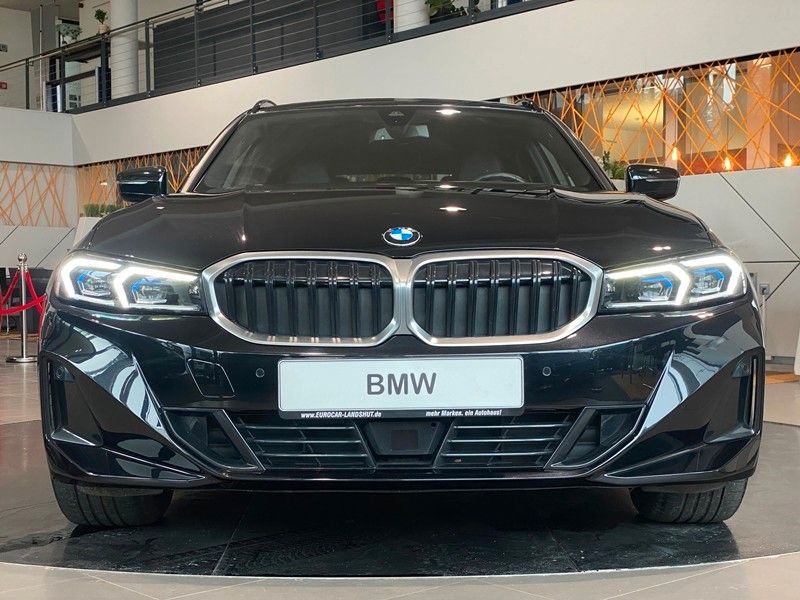 BMW 318d Touring Curved Pano SportS Kam H&K HUD ACC