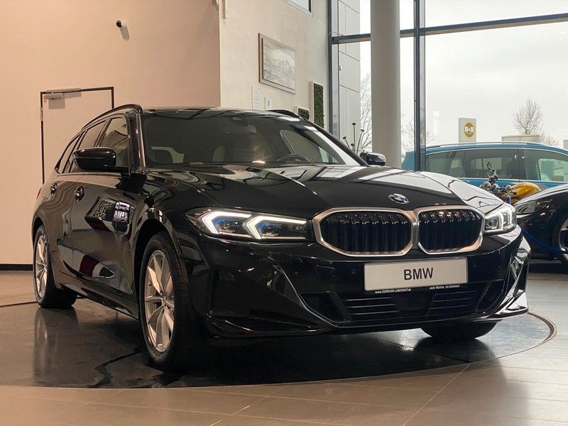 BMW 318d Touring Curved Pano SportS Kam H&K HUD ACC