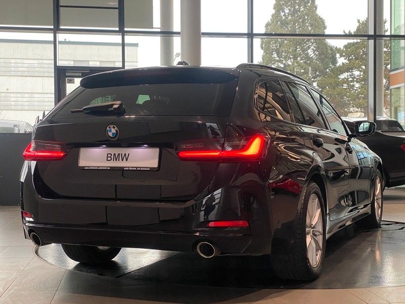 BMW 318d Touring Curved Pano SportS Kam H&K HUD ACC