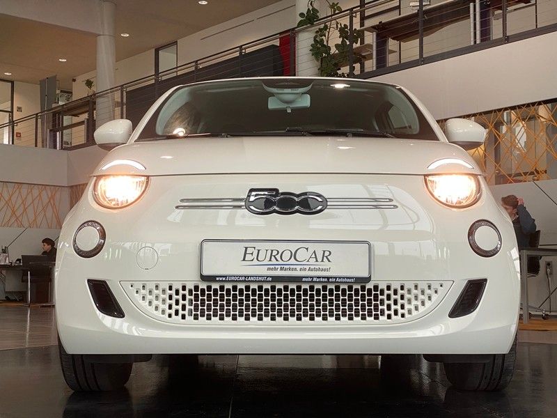 Fiat 500e 42kW/h SmartphoneInt. AmbienteB SpurhalteA.