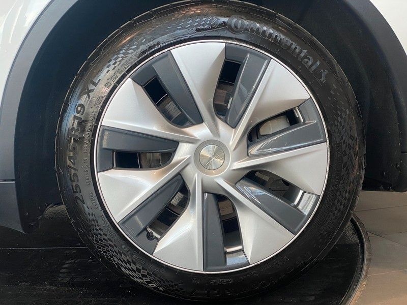 Tesla Model Y AWD Long Range Dual Motor Enh.Autopilot