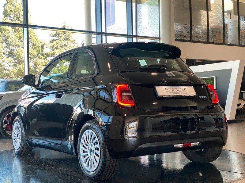 Fiat 500e 42kW/h SmartphoneInt. AmbienteB SpurhalteA.