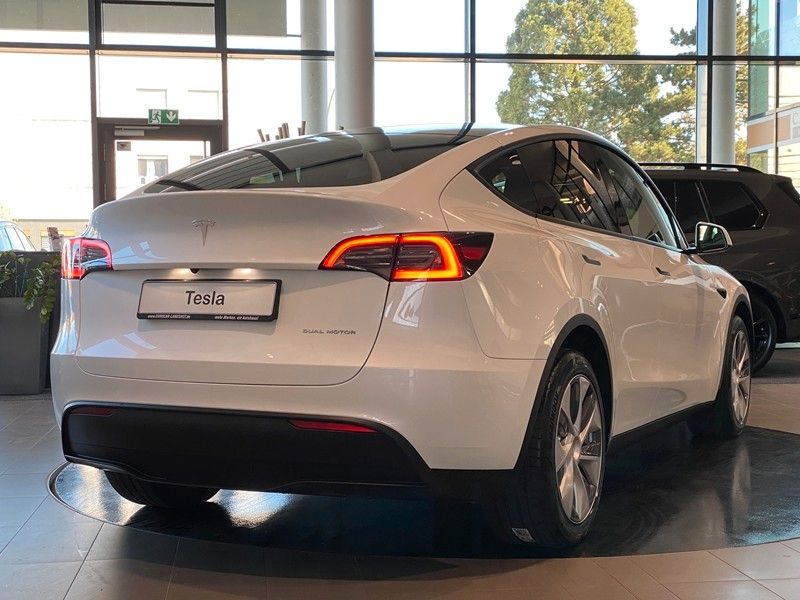 Tesla Model Y AWD Long Range Dual Motor Panorama LED