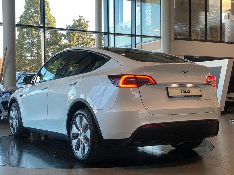 Tesla Model Y AWD Long Range Dual Motor Panorama LED