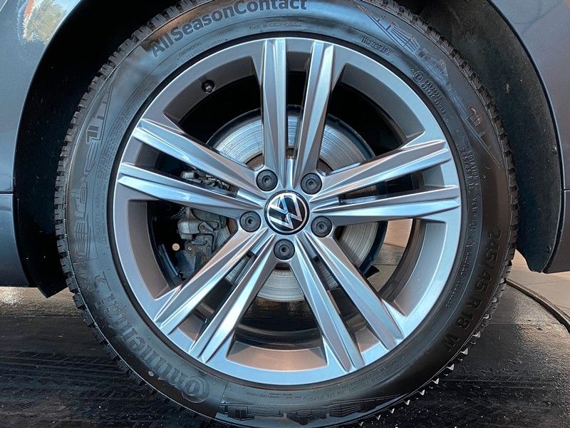 Volkswagen Arteon 2.0 TDI R-Line DigiCockpit Matrix ACC AHK
