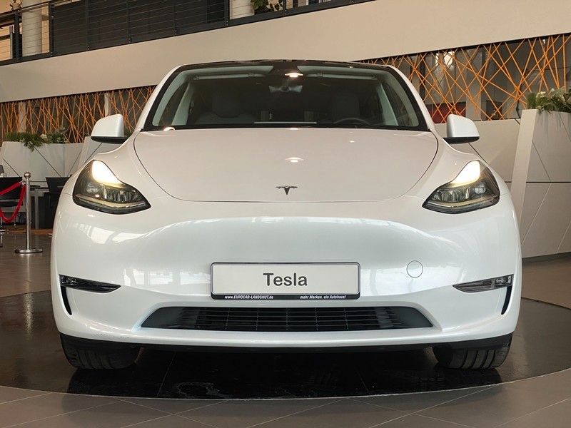 Tesla Model Y AWD Long Range Dual Motor Panorama LED