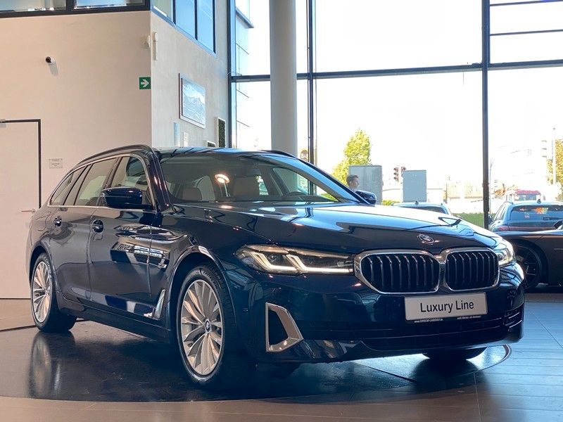 BMW 530e Luxury CockpitProf Memory SurrView Pano H&K