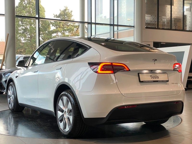 Tesla Model Y AWD Long Range Dual Motor Panorama LED