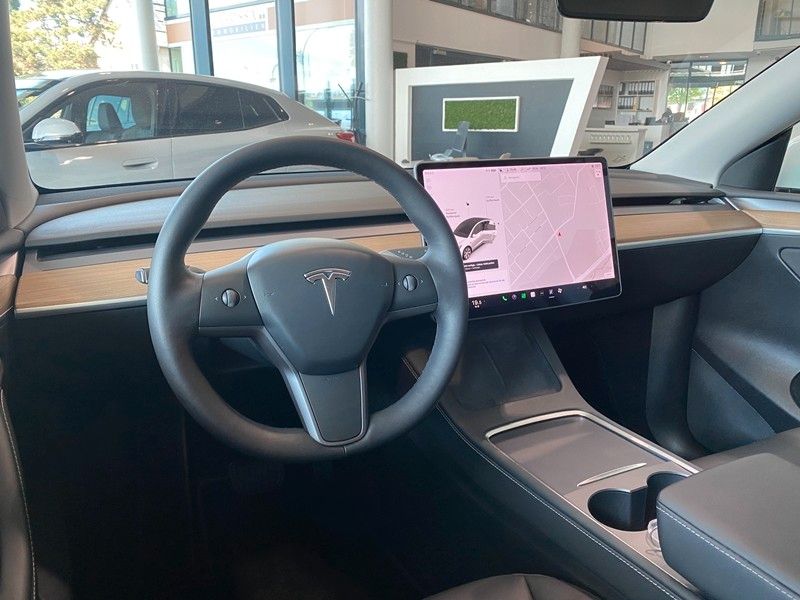 Tesla Model Y AWD Long Range Dual Motor Enh.Autopilot