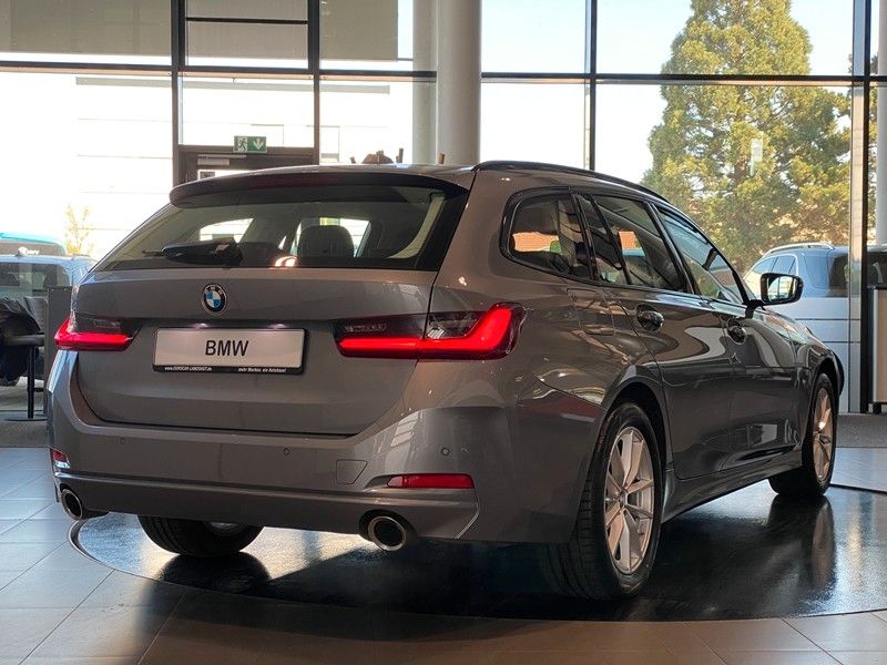 BMW 320d Touring xDrive Curved DrivingA. DAB Shz LED