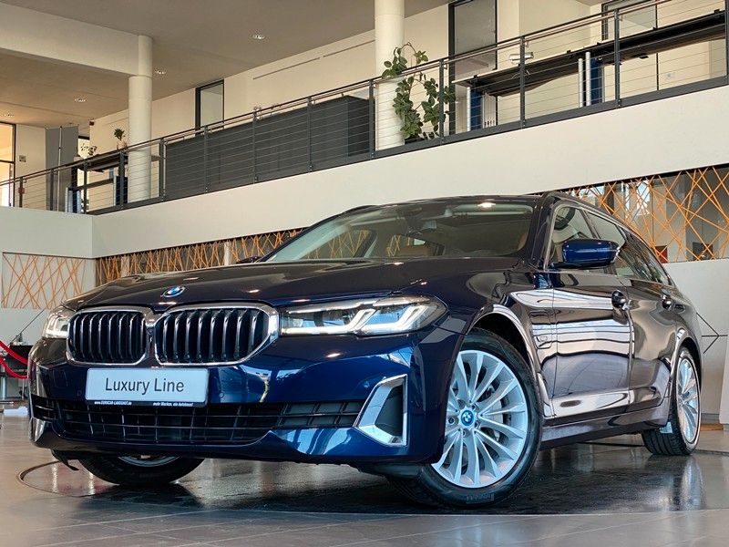 BMW 530e Luxury CockpitProf Memory SurrView Pano H&K