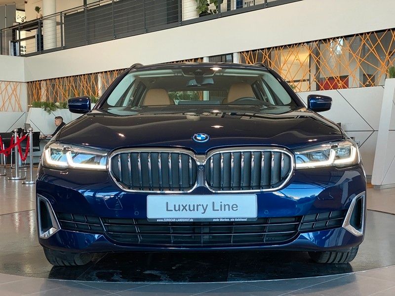 BMW 530e Luxury CockpitProf Memory SurrView Pano H&K
