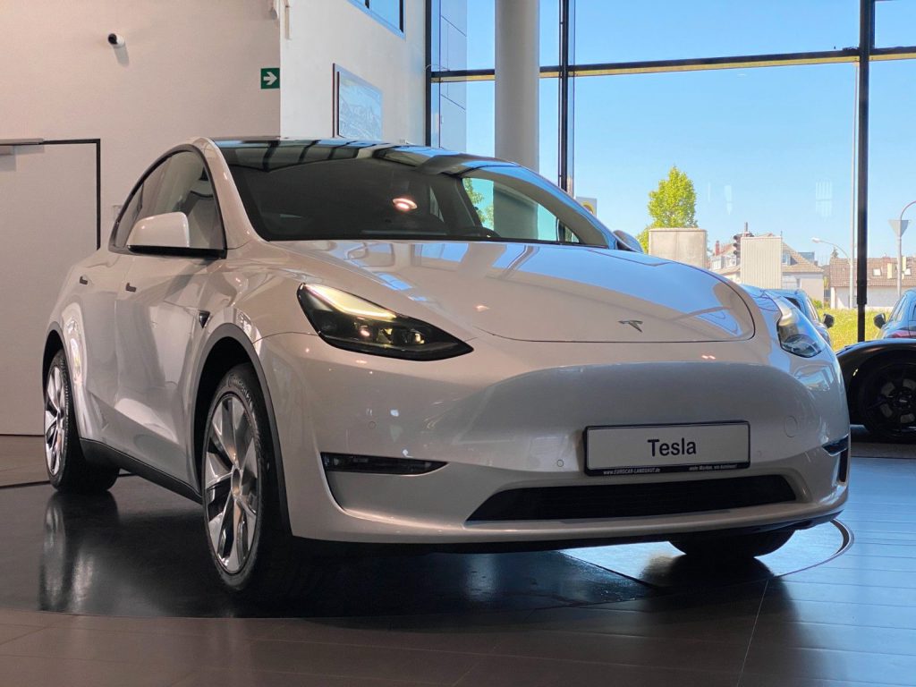 Tesla Model Y AWD Long Range Dual Motor Enh.Autopilot